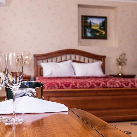 Olymp Hotel Uzjhorod Eksteriør billede