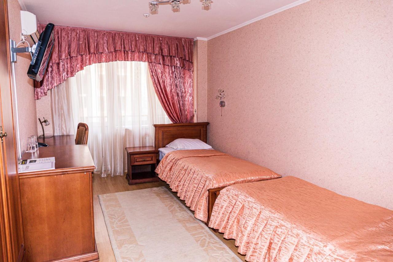 Olymp Hotel Uzjhorod Eksteriør billede