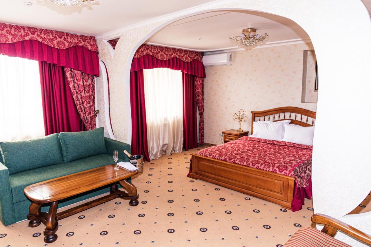 Olymp Hotel Uzjhorod Eksteriør billede